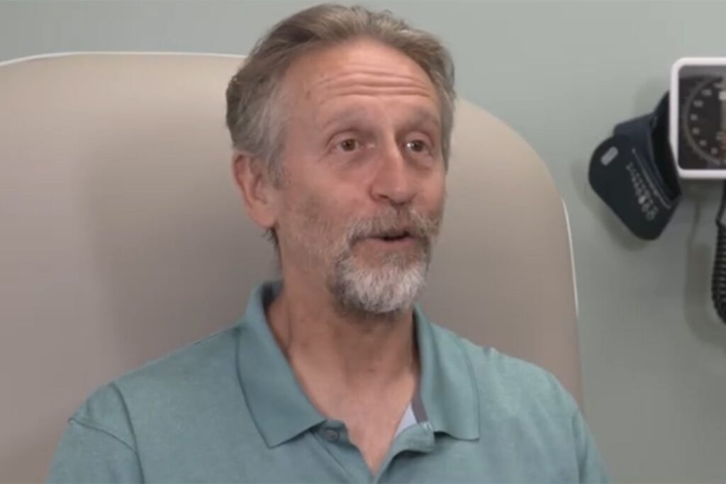 Man’s Smartwatch Alerted Him to a Scary Medical Emergency That Resulted in Him Undergoing a Life-Saving Robotic Surgery