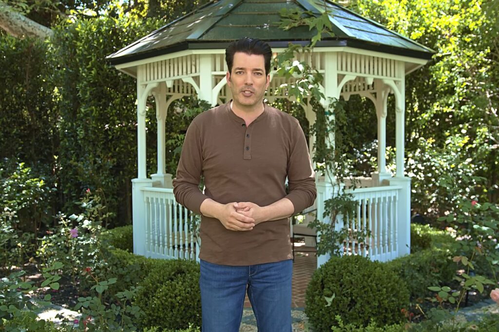 Jonathan Scott Reveals His ‘Favorite Place’ in His and Zooey Deschanel’s Yard. Plus, the Unique Story Behind It