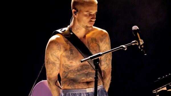 Justin Bieber Surprises Onlookers at L.A.’s MacArthur Park with Impromptu Jam Session as He Greets Young Fans
