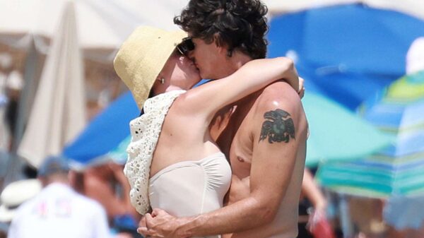Katy Perry and Justin Trudeau Share a Romantic Kiss on the Beach During French Getaway