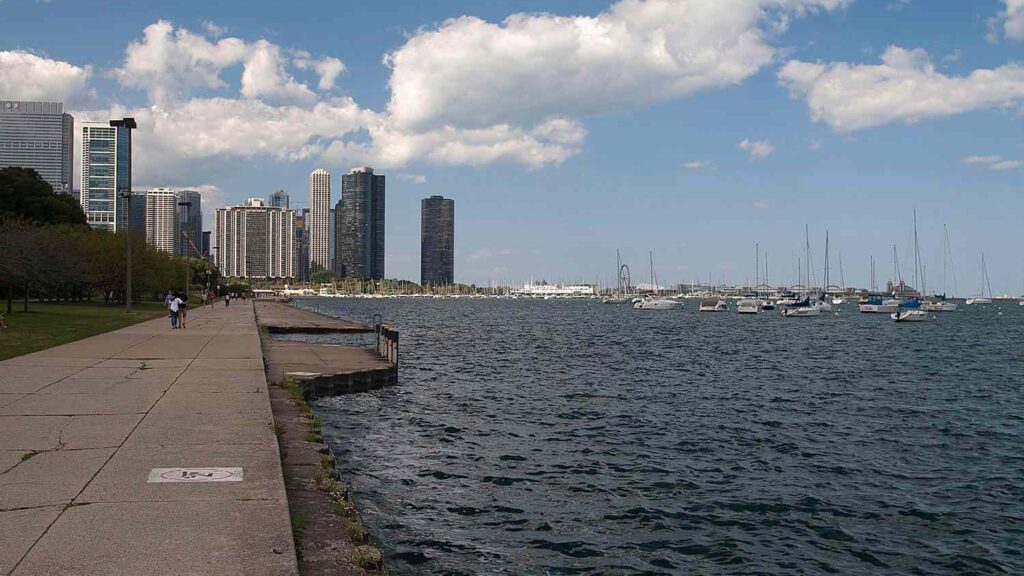 3 Hospitalized After Boat Carrying 7 People Suddenly Capsizes in Chicago