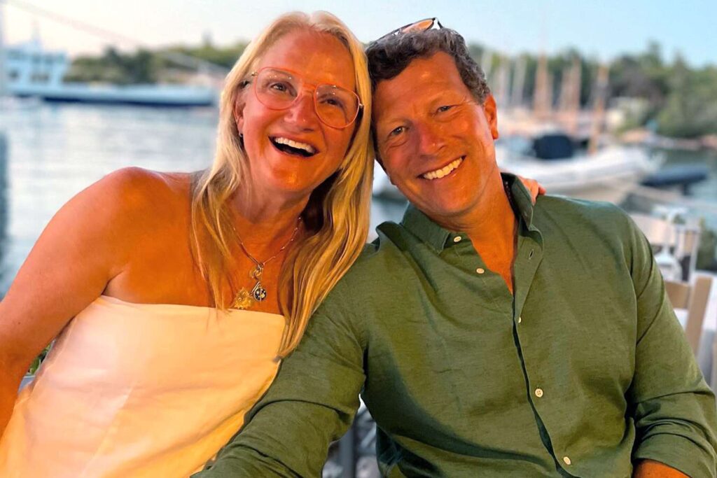 Mel Robbins Says She’s ‘Lucky’ as She Celebrates 30 Years of Marriage with Husband Chris