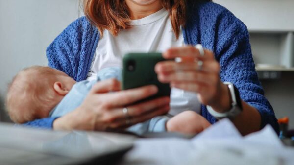 Over Half of New Moms Now Turn to AI or Social Media Before a Specialist for Urgent Breastfeeding Questions, New Study Finds