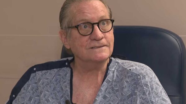 77-Year-Old Grandpa Had a Heart Attack Mid-Flight. Now He’s Searching for the Stranger Who Helped Save Him