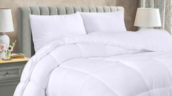 Shoppers Say This Hot Sleeper-Friendly Comforter Feels Like ‘Being Wrapped in a Cloud’ — and It’s on Sale at Amazon