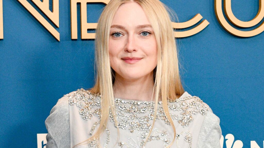 Dakota Fanning Showed Us How to Wear This Stylist-Approved Fall Staple Year-Round — and It’s So Easy to Recreate