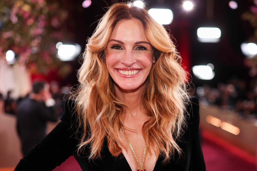 Julia Roberts’ Breezy LBD Is a Transitional Staple for Dinner and the Office — This Linen Piece Is Almost Identical
