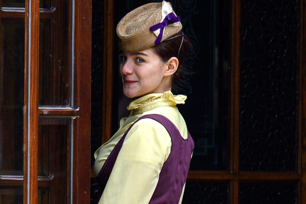 Katie Holmes’ Daughter Suri, 20, Smiles Ahead of Making Her On-Stage Debut at the Edinburgh Fringe Festival