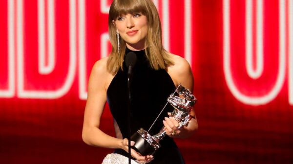 Taylor Swift Honors the ‘Ultimate Showgirl Dolly Parton’ as She Accepts Video of the Year at the 2026 MTV VMAs