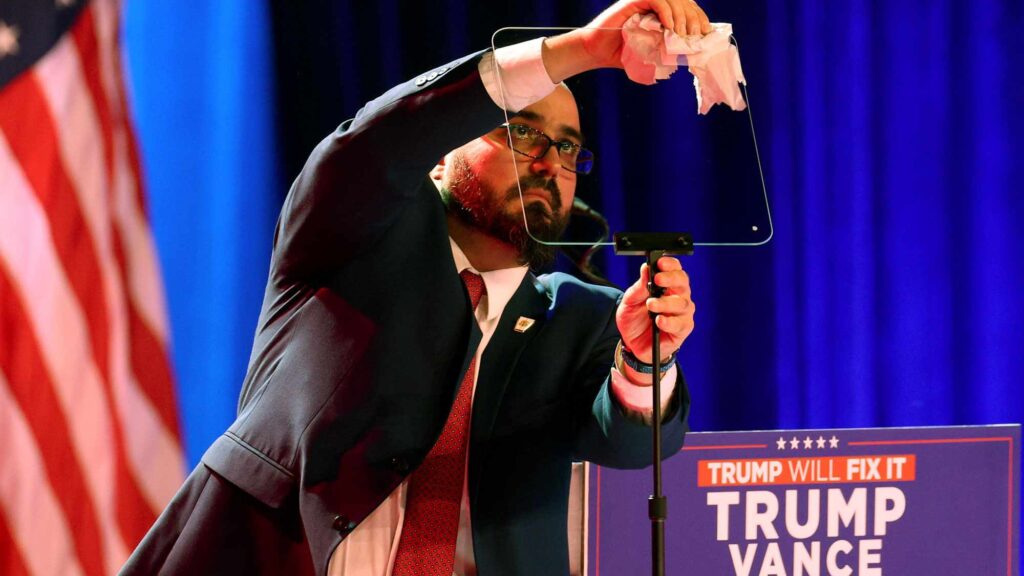 White House Teleprompter Operator Fined $172,000 for Betting on Trump’s Speeches