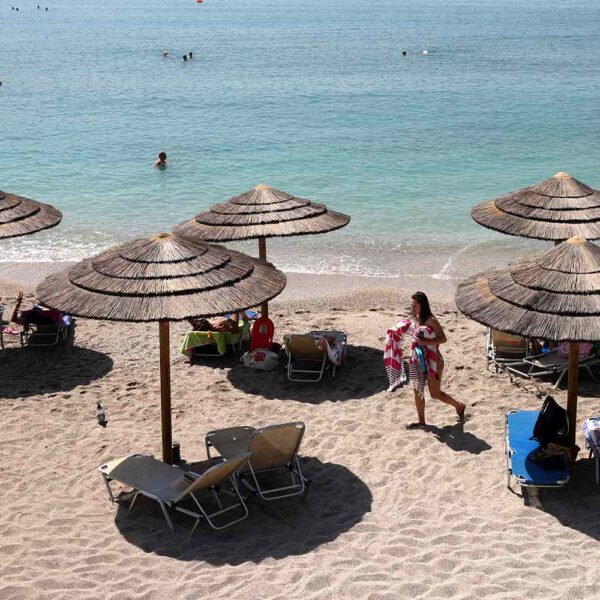 2 Men in Their 70s and 80s Fought Over a Beach Lounge Chair, Leaving Older Man Dead