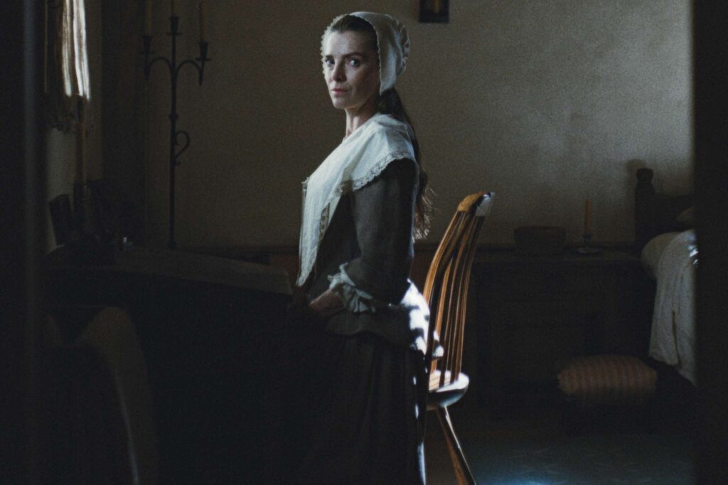 Betty Gilpin Wins Best Guest Actress in a Comedy for “Widow’s Bay” Flashback Episode at 2026 Creative Arts Emmys