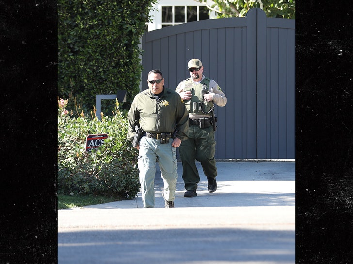 police outside ben afflecks home x17 2