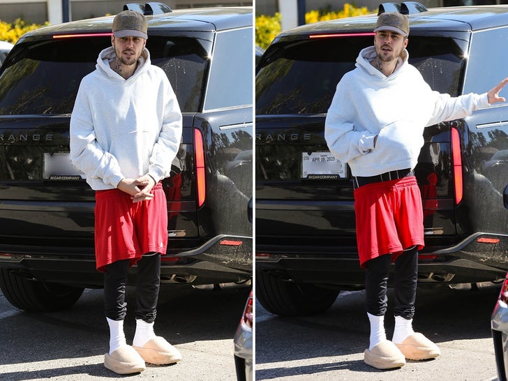 0221-Justin-Hailey-Out-For-Breakfast-Sub1