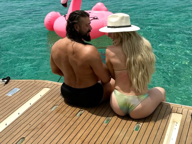 Charlotte Flair & Andrade Happier Times