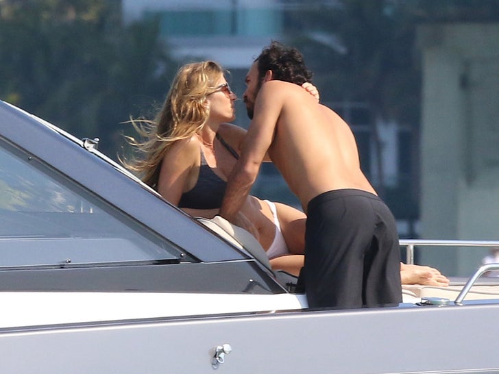 0310-Gisele-Bundchen-Bikini-Yacht-Miami-Beach-With-Joaquim-Valente-Photos-primary-2