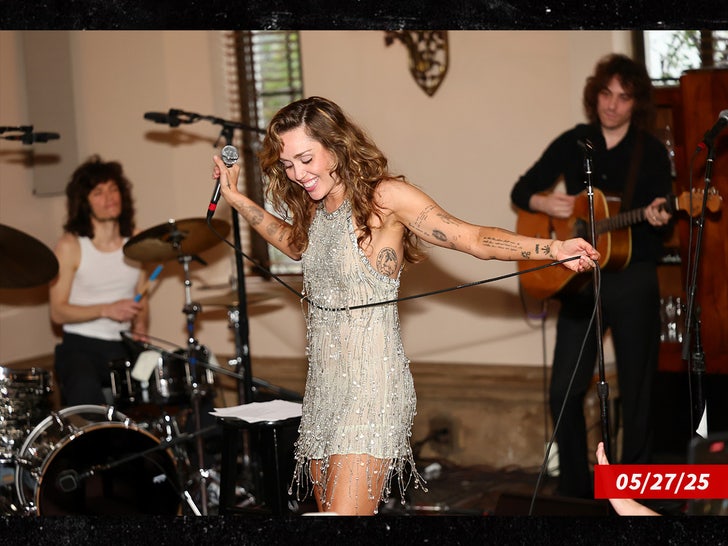 miley cyrus sub getty swipe 1