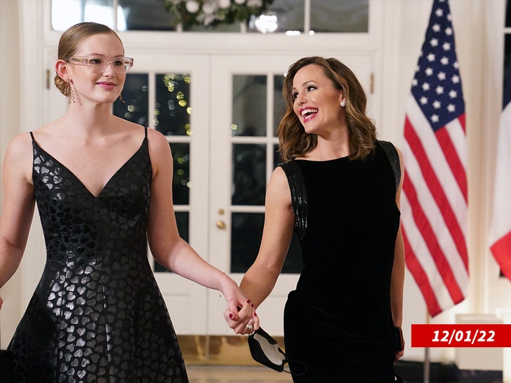 jennifer garner and violet affleck