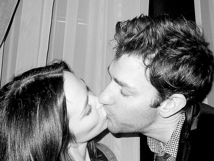 Celebrity Couples Smooching -- Pucker Up!