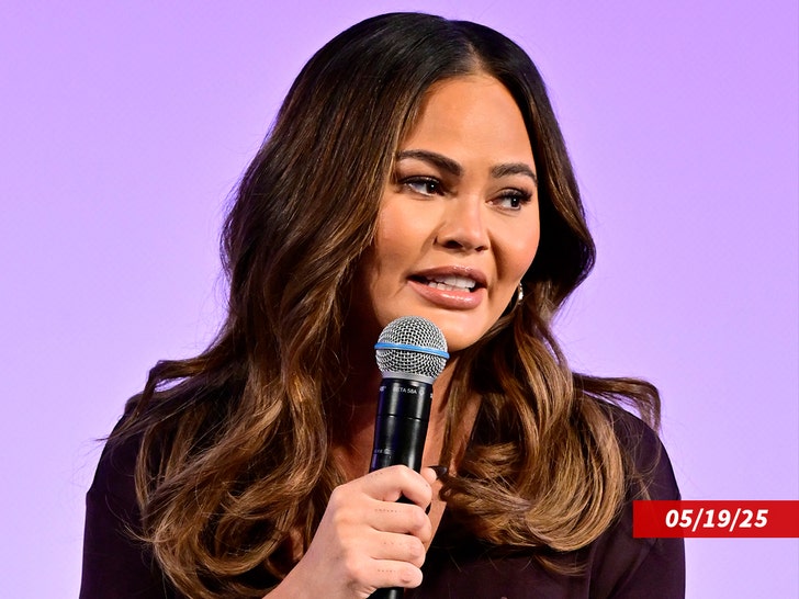 chrissy-teigen-getty-2