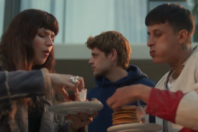 'Bad Influence' (Mala Influencia). Tripictures 'Bad Influence' (Mala Influencia).