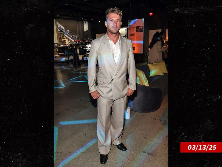 ryan phillippe sub getty swipe