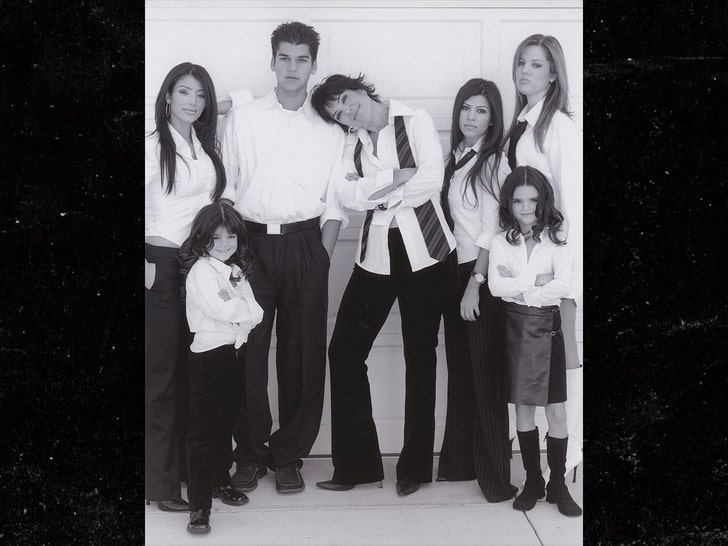 Khloe-Kardashain,-Kim-Kardashian,-Robert-Kardashian,-Kourtney-Kardashian,-Kris-Jenner,-Kendall-Jenner,-Kylie-Jenner-Mother's-Day--ig-1