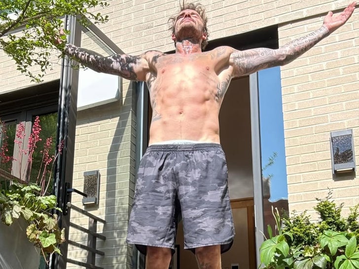 0501-David-Beckham-Hot-Shots-Sub3