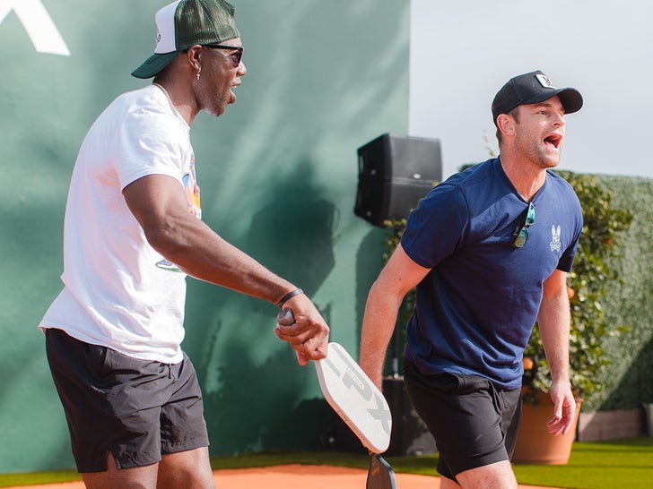 0605-Andy-Roddick-and-Terrell-Owens-Playing-SUB
