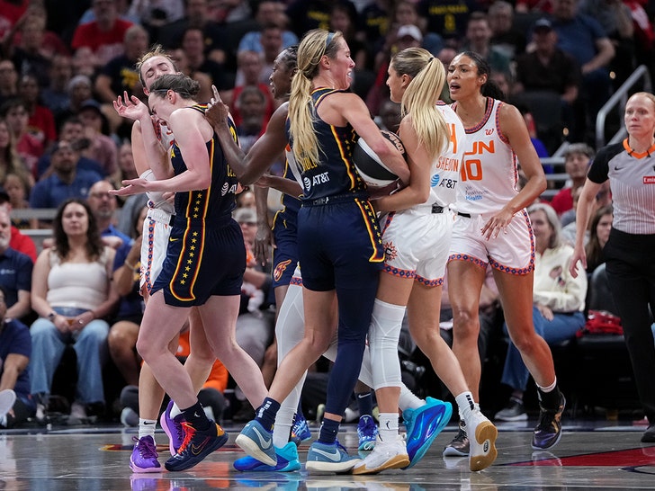 indiana fever and connecticut sun getty 1