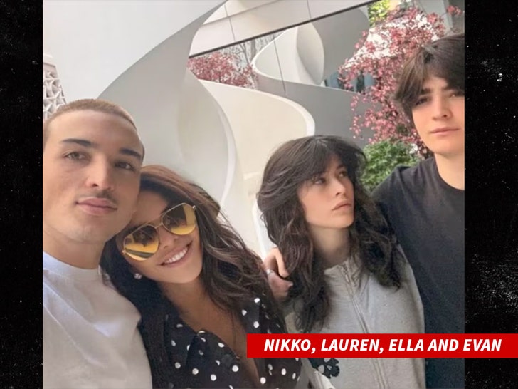 nikko lauren ella and evan lauren sanchez kids insta 1