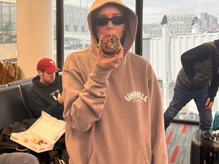 0605-celebrities-eating-donuts-sub3_720
