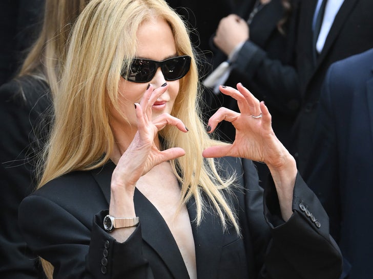 0709-Celebs-At-Balenciaga-Paris-Fashion-Week-Sub2