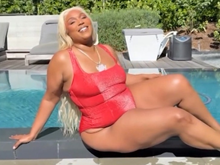 070625-lizzo-swimsuit