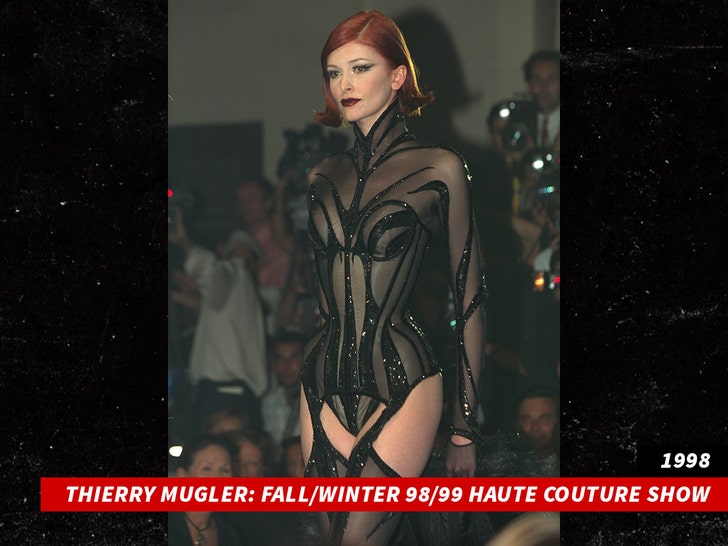 THIERRY MUGLER FALL WINTER 99 HAUTE COUTURE SHOW getty 2