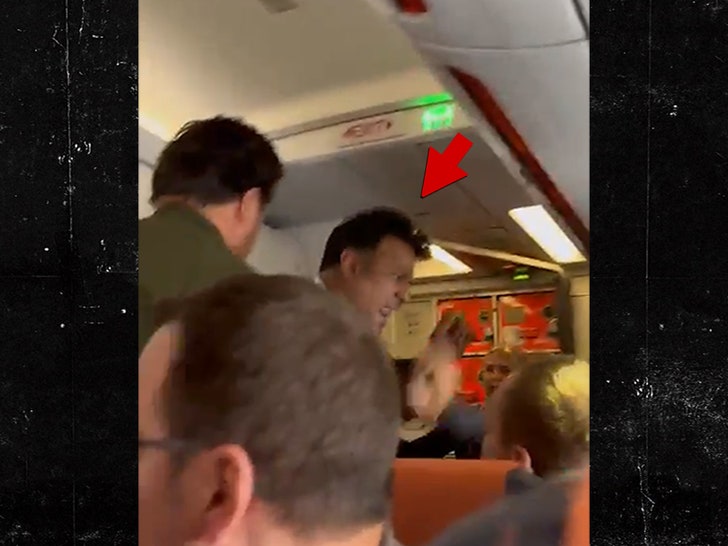 072825-airline-passenger-grabbing