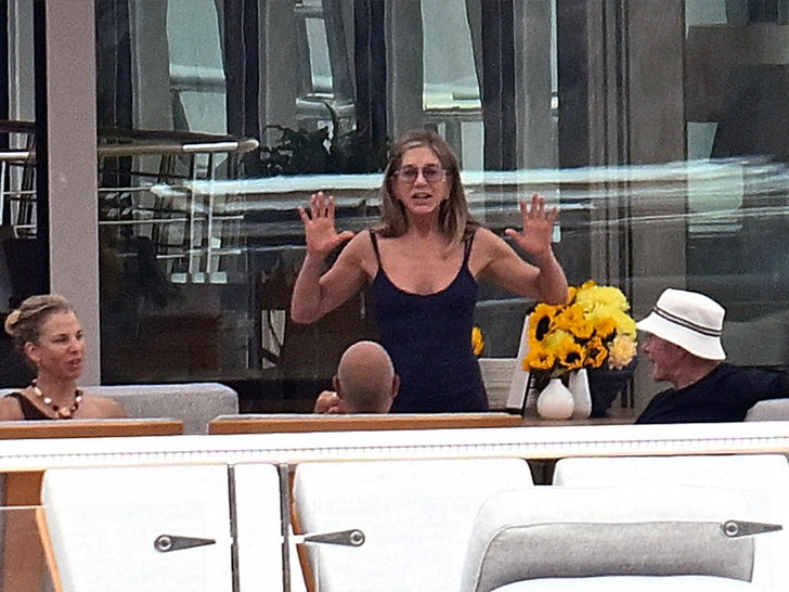 jennifer aniston jim curtis splashnews 3