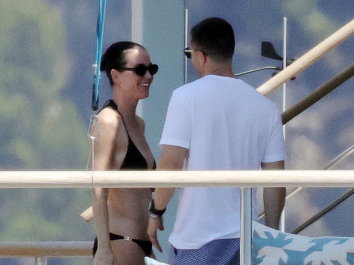 katy-perry-sub-backgrid-3