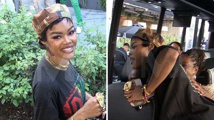 073125_teyana-taylor_tmz_bus_kal