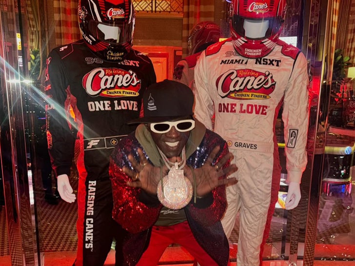 0828-celebs-who-love-raising-canes-sub2_720