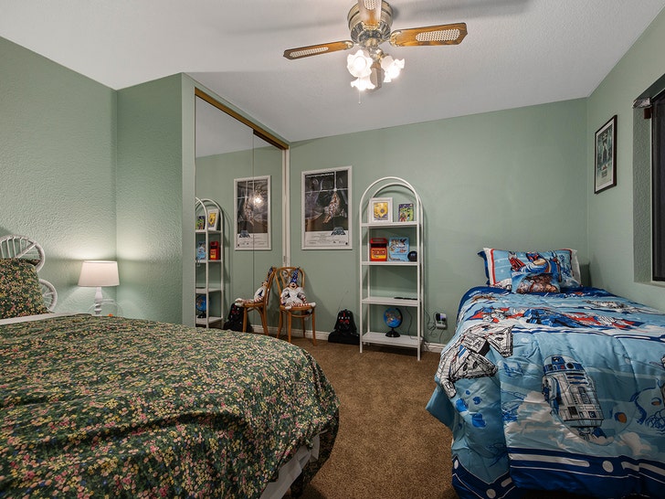 'Poltergeist'-House-finehomepix.com-2