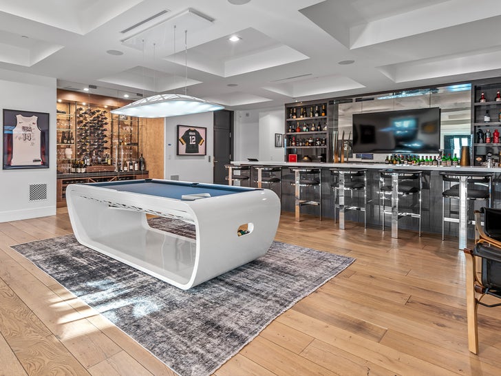 0731-Anthony-Davis-Lists-LA-Home-Sub1