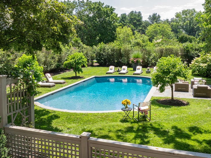0925-Yolanda-Hadid-Family-Farm-For-Sale-Sub2