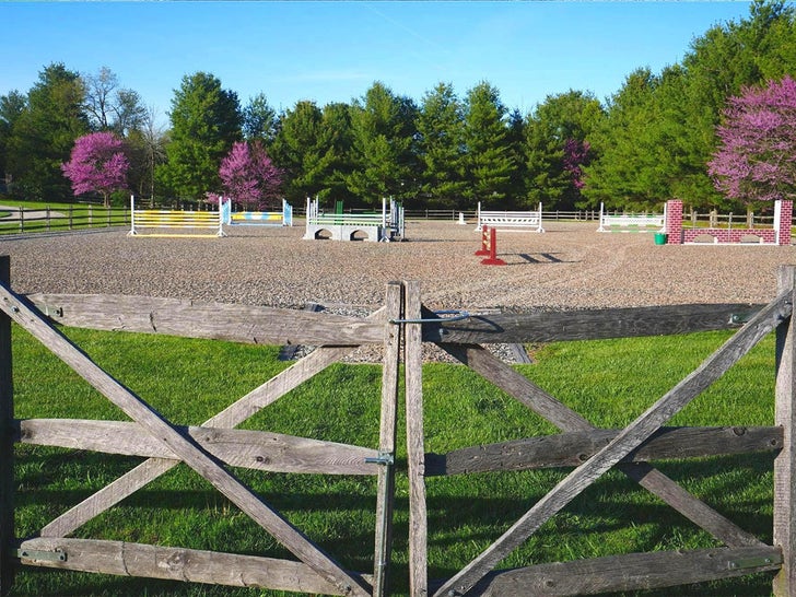 0925-Yolanda-Hadid-Family-Farm-For-Sale-Sub4