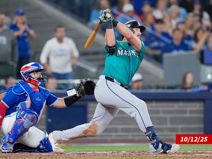 Cal Raleigh on the field getty