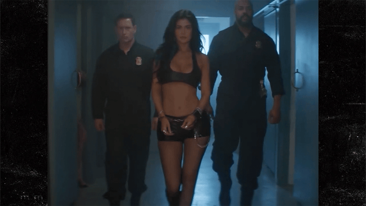 10112025_kylie_jenner_promo_kal