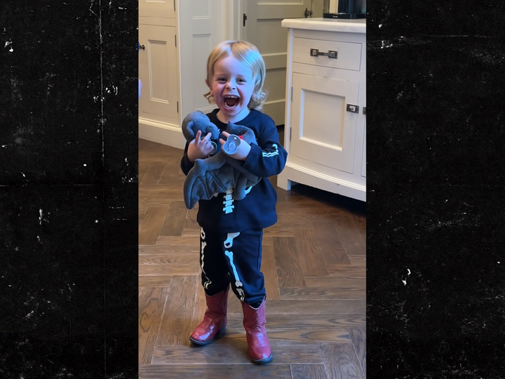 103125 kelly osbourne sub1.jpg