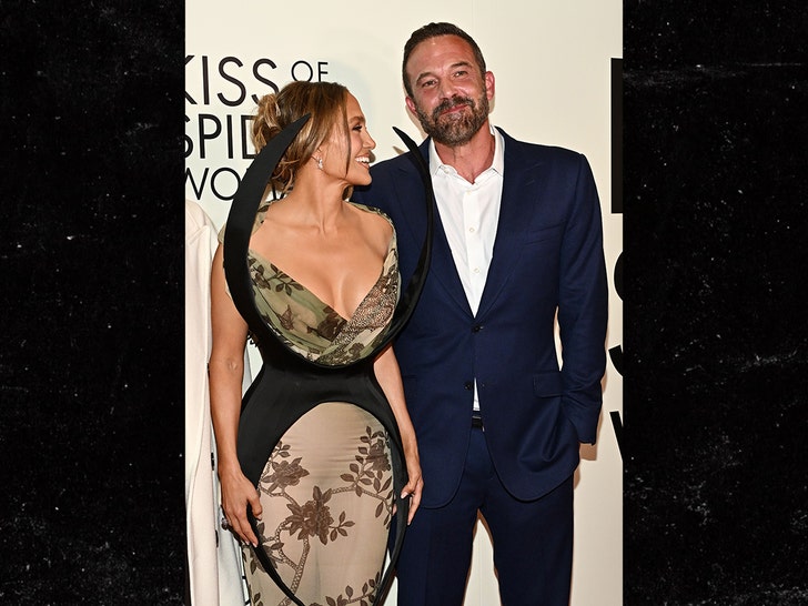 jennifer-lopez-Ben-Affleck-shutterstock-1