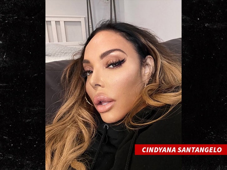 Cindyana Santangelo  sub instagram swipe
