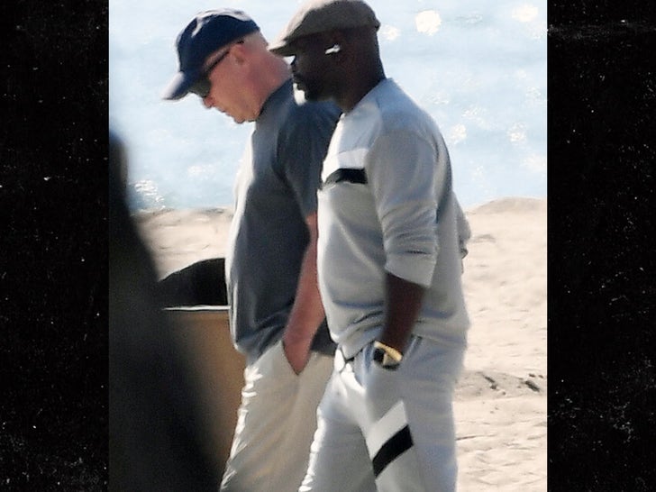 1106-Bruce-Willis-Beach-Walk-Sub2